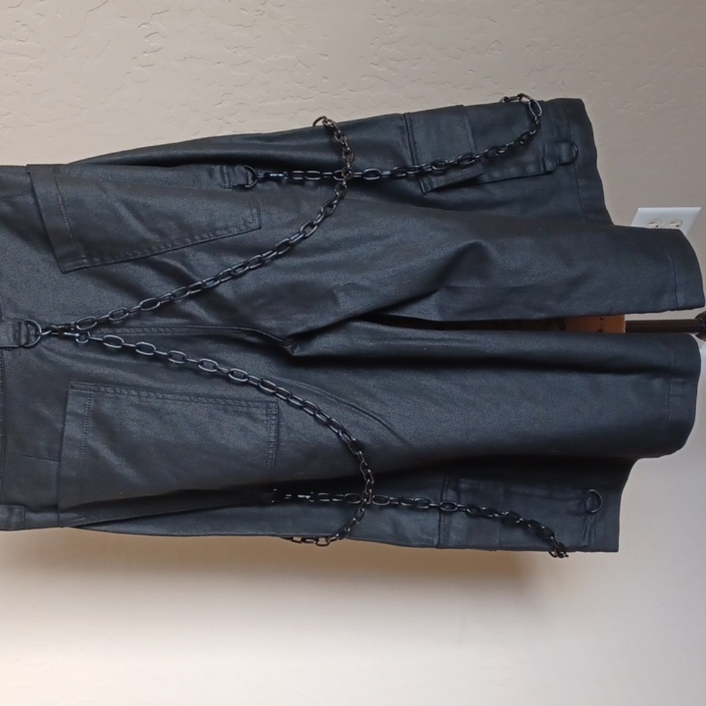 Black Chain-Detail Women's Cargo Shorts
